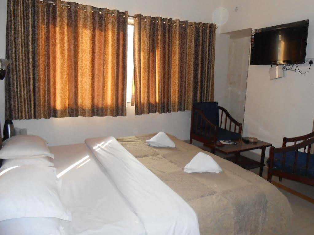 Hotel Heera International 콜카타 외부 사진