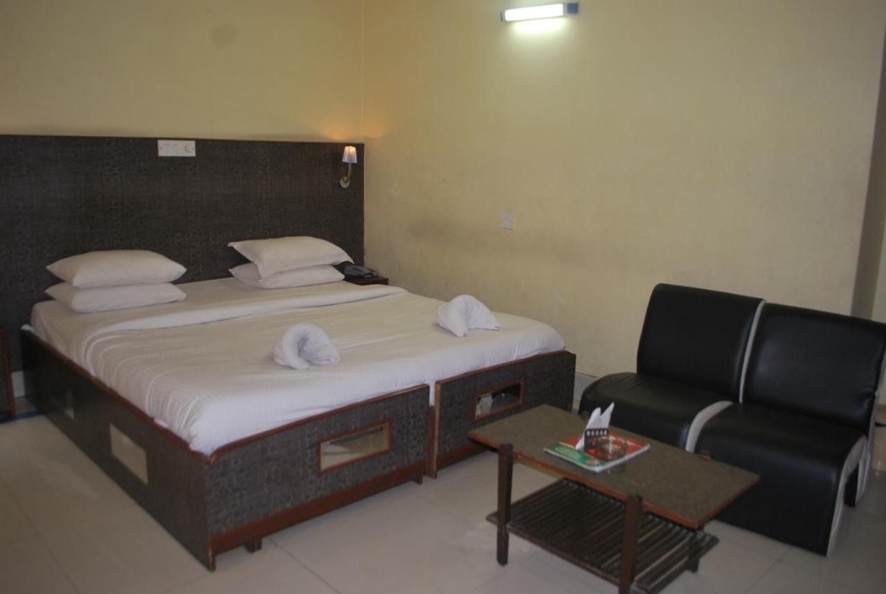 Hotel Heera International 콜카타 외부 사진