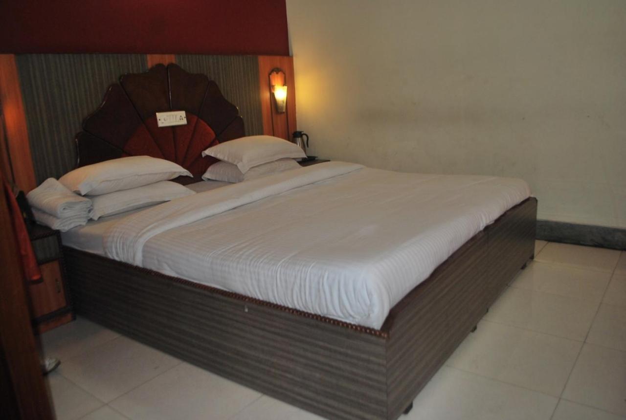 Hotel Heera International 콜카타 외부 사진